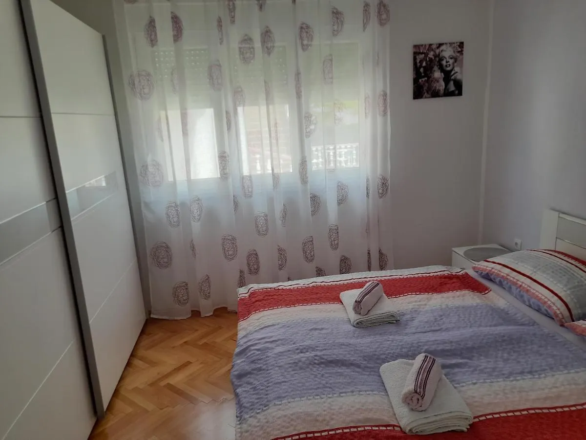 Banjol Apartman Ruza דירה